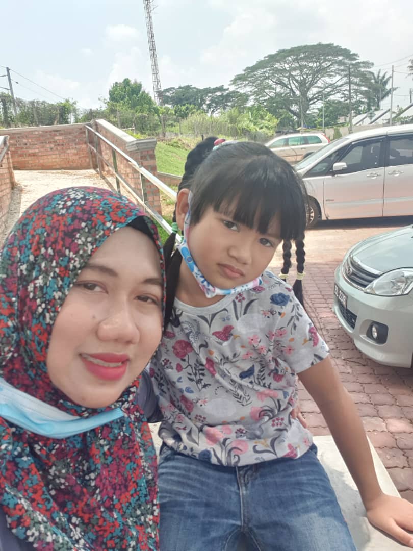 Ayra Safeeya and mom